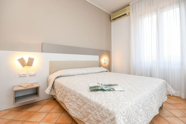 Double Room, 1 Queen Bed
