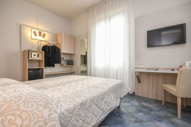 Double Room, 1 Queen Bed