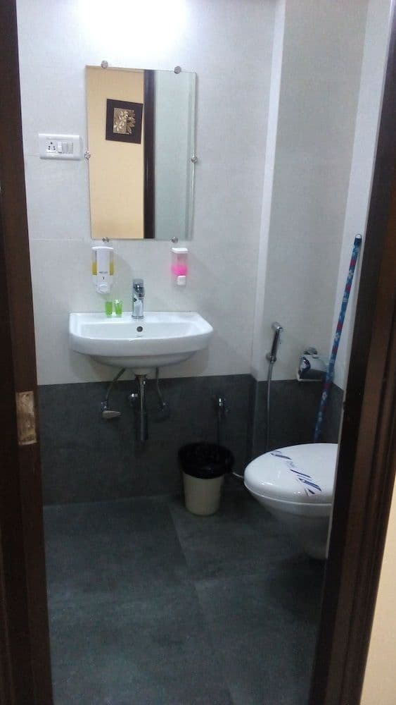 Deluxe Studio, 2 Twin Beds, City View