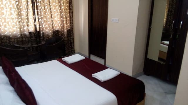 Deluxe Studio, 2 Twin Beds, City View