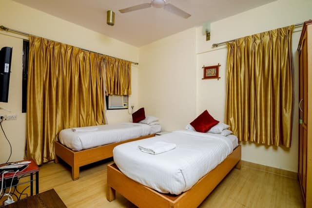 Deluxe Studio, 2 Twin Beds, City View