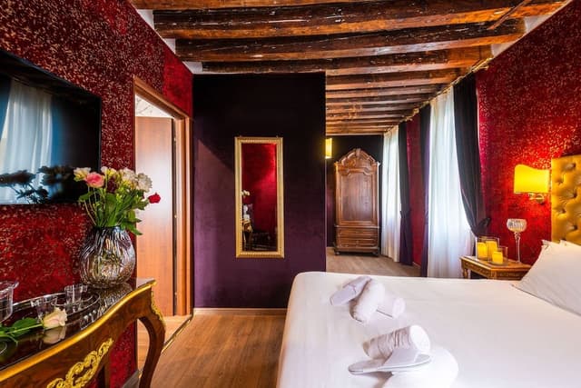 Superior Room, Canal View