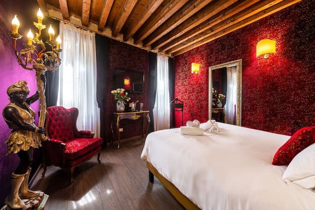 Superior Room, Canal View