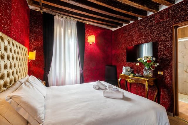 Superior Room, Canal View