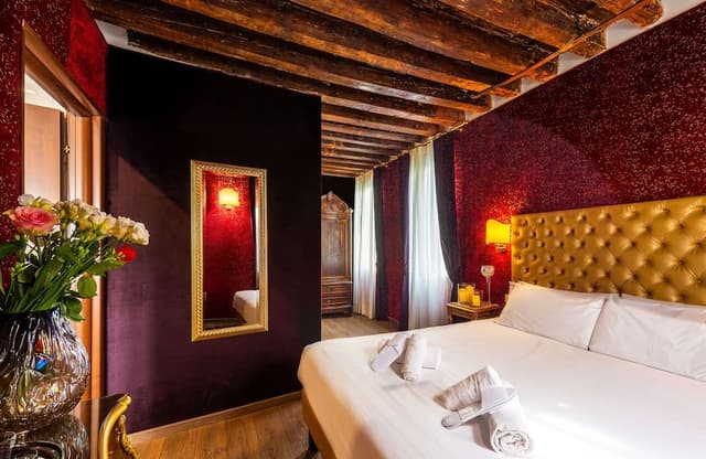 Superior Room, Canal View