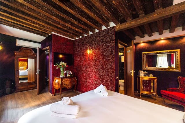 Superior Room, Canal View