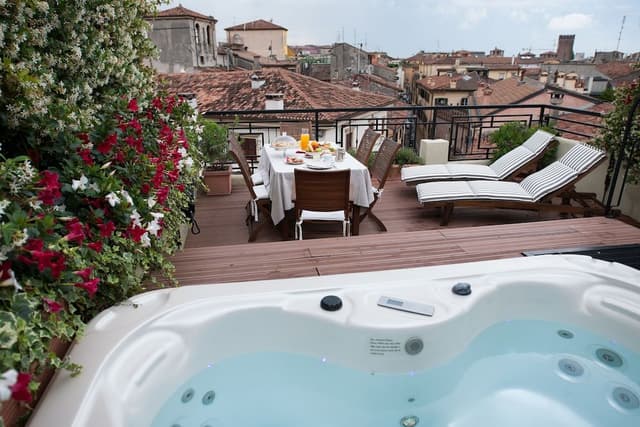 Suite with Terrace and Jacuzzi