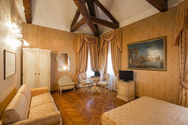 Junior Suite, Canal View