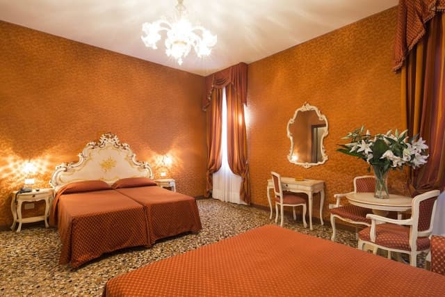 Junior Suite, Canal View