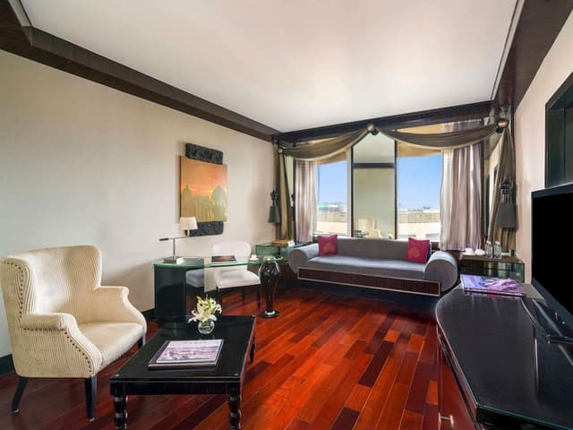 Suite, 1 King Bed (Opera)