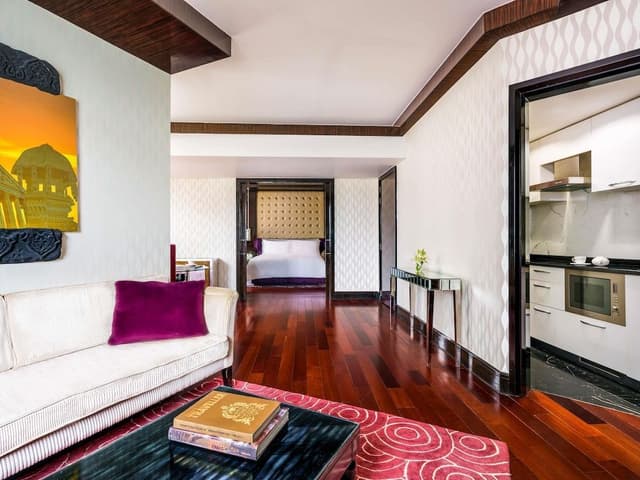 Suite, 1 King Bed (Prestige)