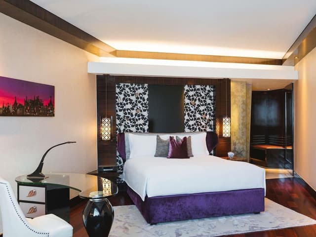 Room, 1 King Bed, Club Lounge Access