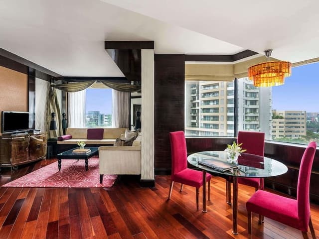 Suite, 1 King Bed (Prestige)
