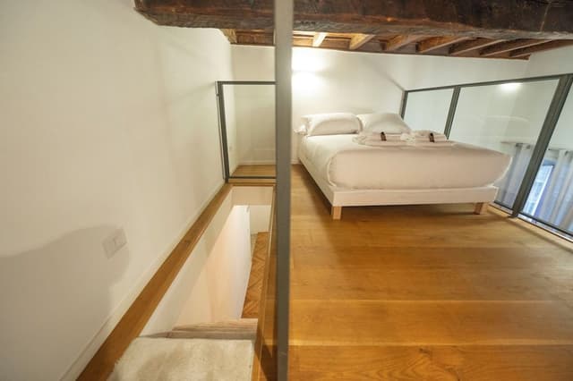 Spanish Steps Romantic Nest with Balcony (Via Gregoriana 46)
