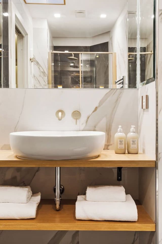 Spanish Steps Modern Gem 1BR (Via della Vite 23)