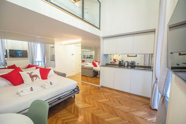 Spanish Steps Romantic Nest with Balcony (Via Gregoriana 46)
