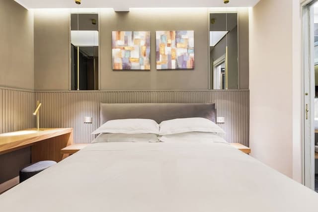 Spanish Steps Modern Gem 1BR (Via della Vite 23)