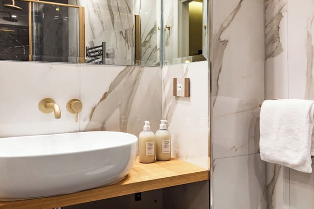 Spanish Steps Modern Gem 1BR (Via della Vite 23)