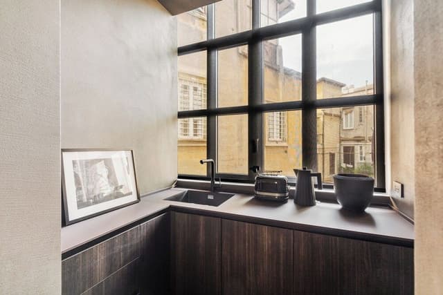 Charm and Style 1 BR Apartment by the Spanish Steps (Via della Fontanella Borghese 28)