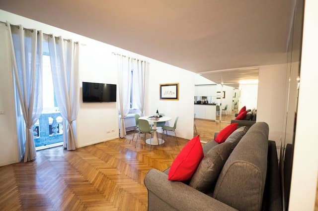 Spanish Steps Romantic Nest with Balcony (Via Gregoriana 46)