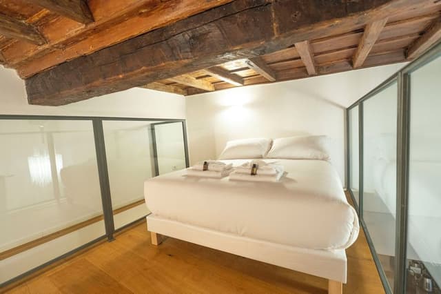 Spanish Steps Romantic Nest with Balcony (Via Gregoriana 46)