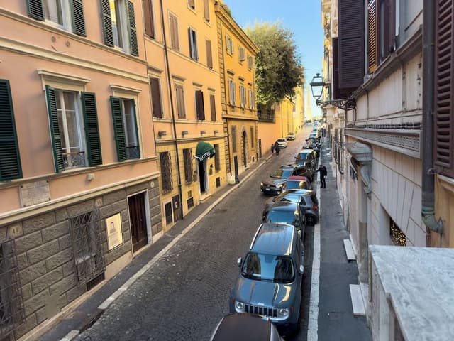 Spanish Steps Modern Gem 1BR (Via della Vite 23)