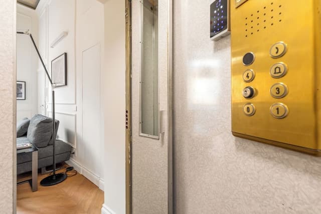 Charm and Style 1 BR Apartment by the Spanish Steps (Via della Fontanella Borghese 28)