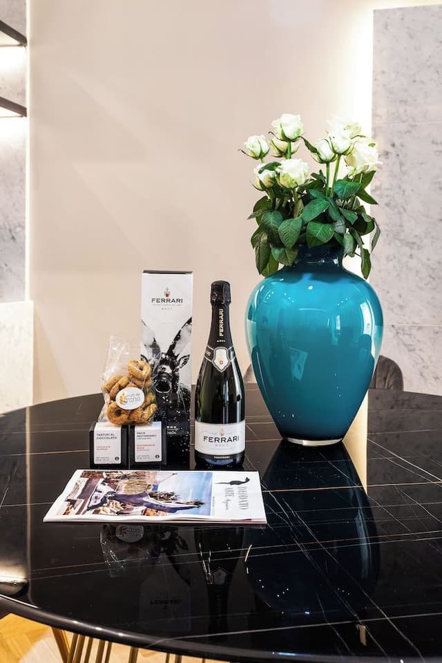 Spanish Steps Modern Gem 1BR (Via della Vite 23)