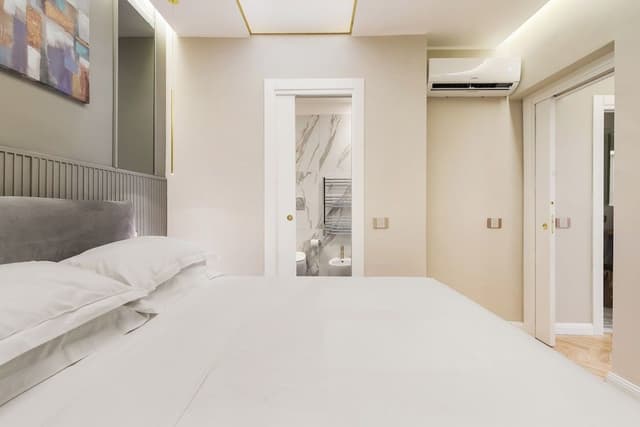 Spanish Steps Modern Gem 1BR (Via della Vite 23)
