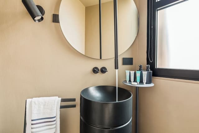 Charm and Style 1 BR Apartment by the Spanish Steps (Via della Fontanella Borghese 28)
