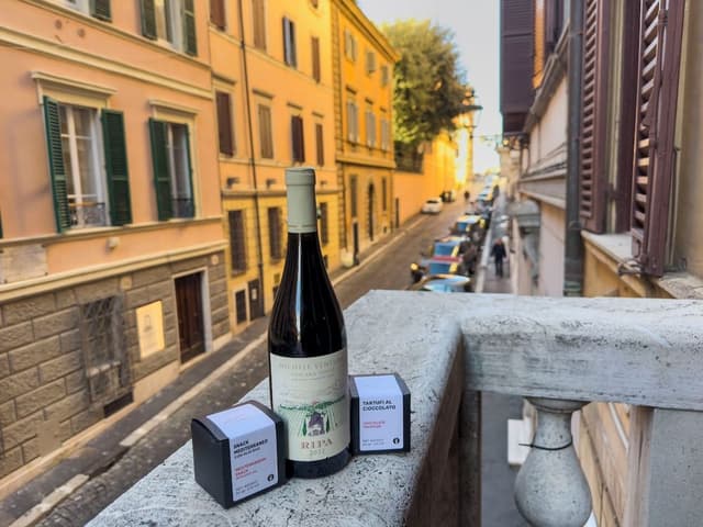 Spanish Steps Romantic Nest with Balcony (Via Gregoriana 46)