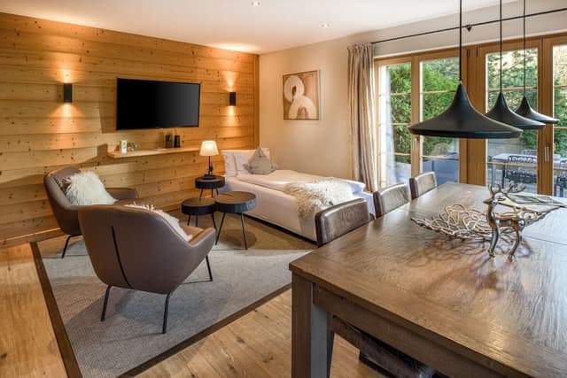 Suite (Part-View)