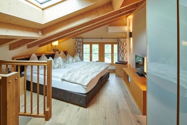 Deluxe Suite (Partial View)