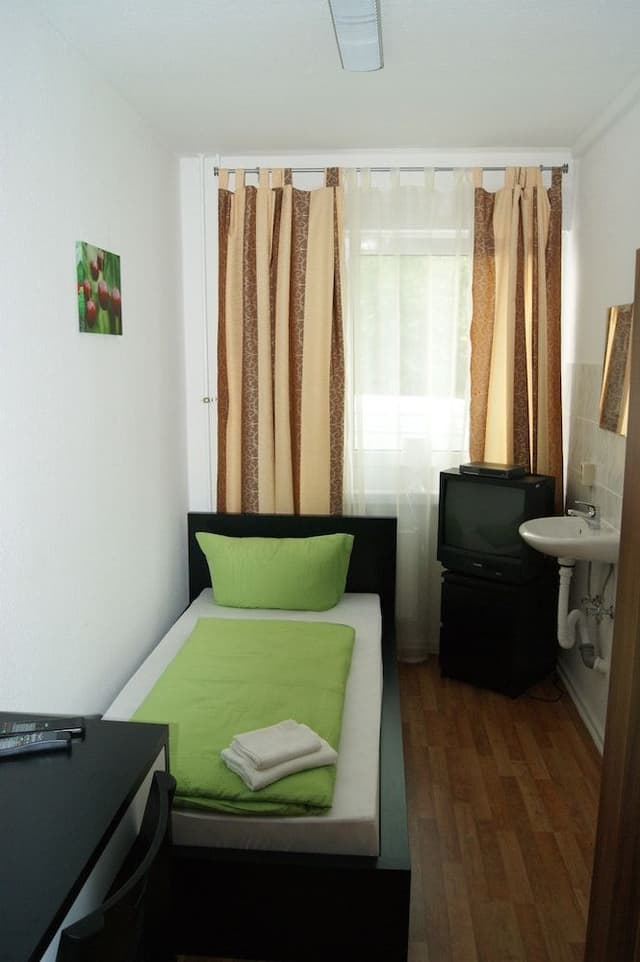 Economy Single Room, Shared Bathroom
