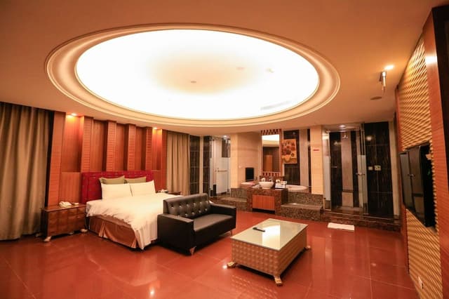 Classic Double Room, 1 King Bed, Jetted Tub
