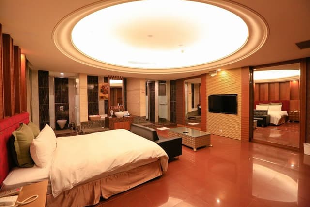 Classic Double Room, 1 King Bed, Jetted Tub