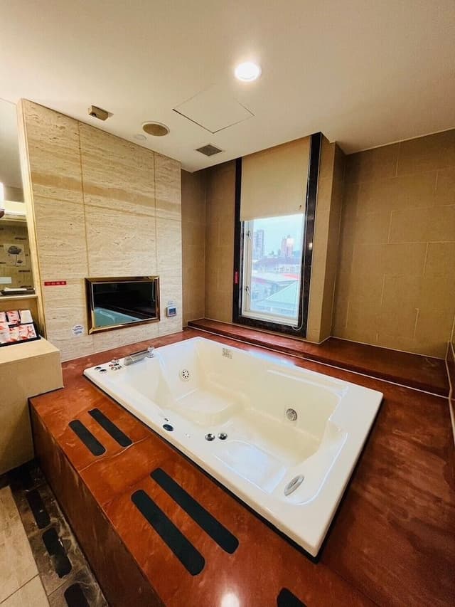 Classic Double Room, 1 King Bed, Jetted Tub