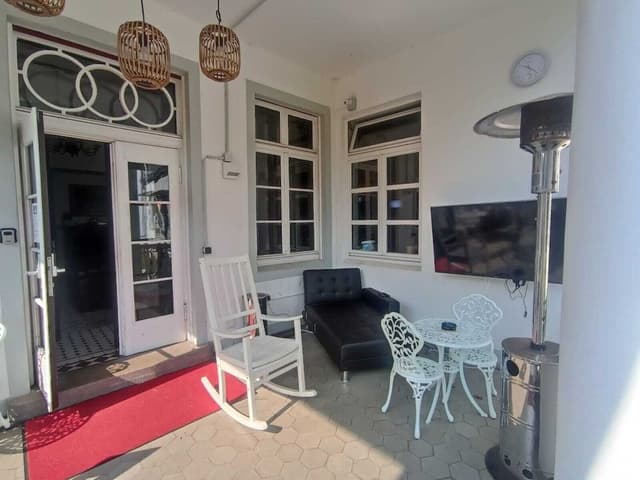 Comfort Room, Corner