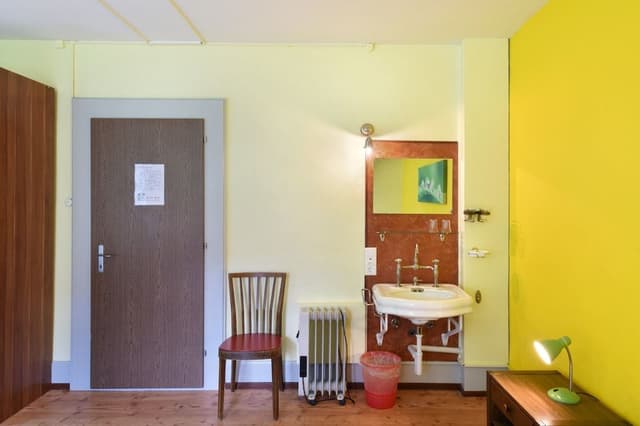 Quadruple Family Room with Shared Bathroom