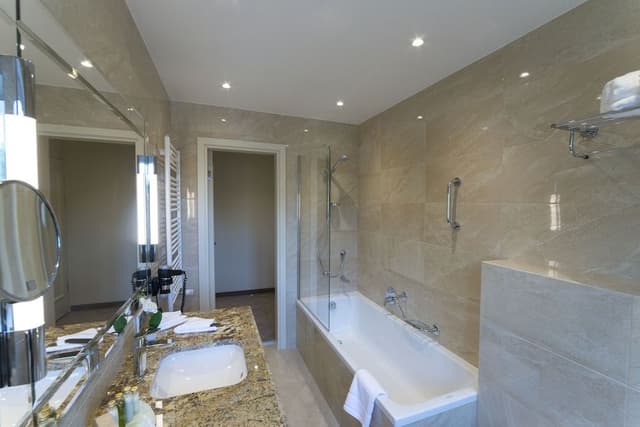 Suite, 1 King Bed