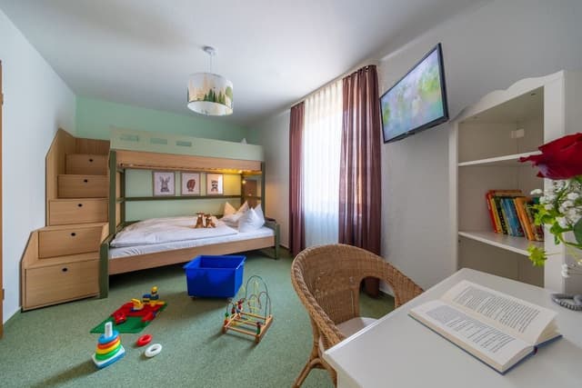 Family Room for 2 adults and 2 children Kids