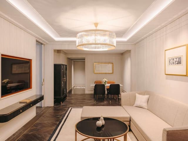 SIGNATURE SUITE, 1 King Bed, 2 Hollywood Beds, Fairmont Gold Lounge access