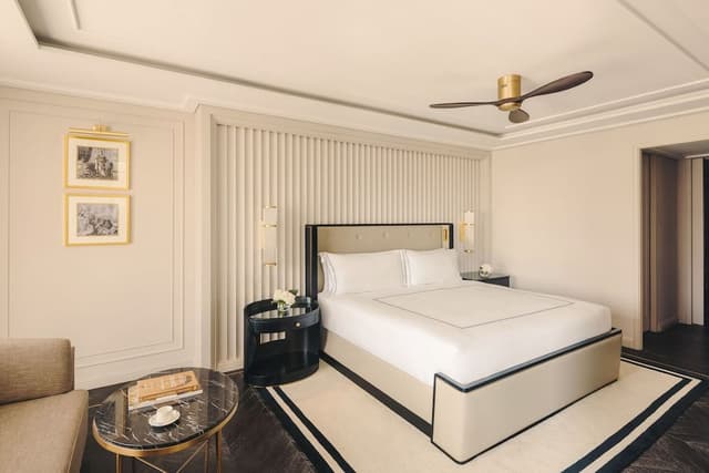 FAIRMONT SUITE ,1 King Bed, Fairmont Gold Lounge access