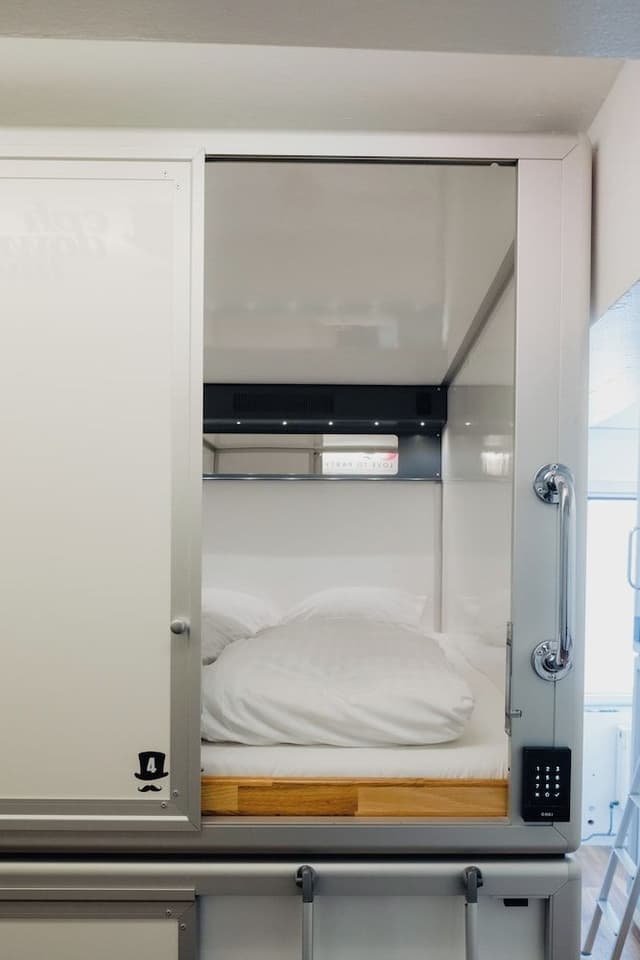 Double bed in private Capsule (2 pax) - Upper level