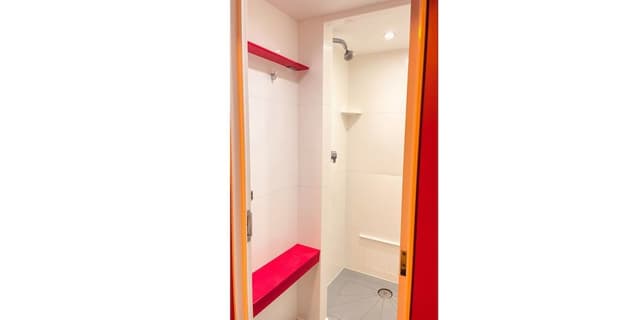 Double bed in private Capsule (2 pax) - Lower level