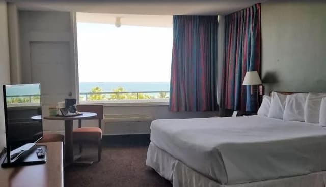 Room OCEAN FRONT KING BED