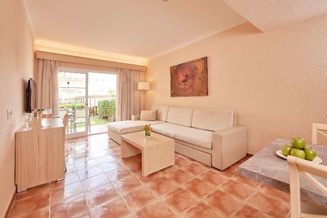APARTMENT WITH TERRACE