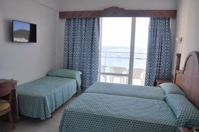 TRIPLE SEA VIEW WITH AIR CONDITIONING