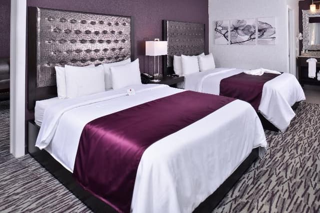 SUITE TWO QUEEN BEDS