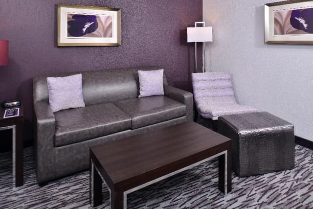 SUITE TWO QUEEN BEDS